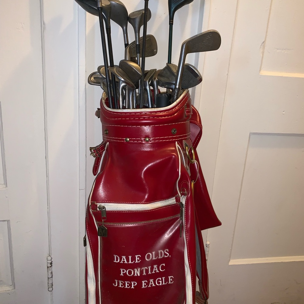 Golf clubs with carrier